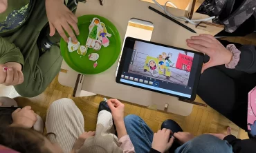 Muca copatarica in animirana voščilnica s Hano Repše