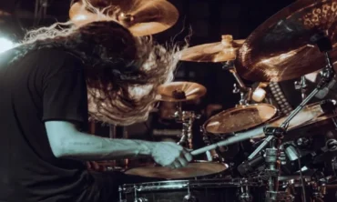 Zaigrajmo bobne brez bobnov s Simonom Škrlecem