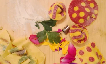 Mavrične testenine z Urško Šobak