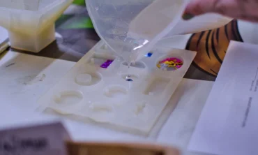 Obeski iz epoksi smole z Manjo Jerič