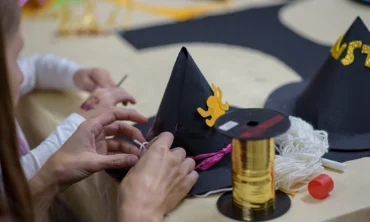 Čarovniška pokrivala z Nino Holc